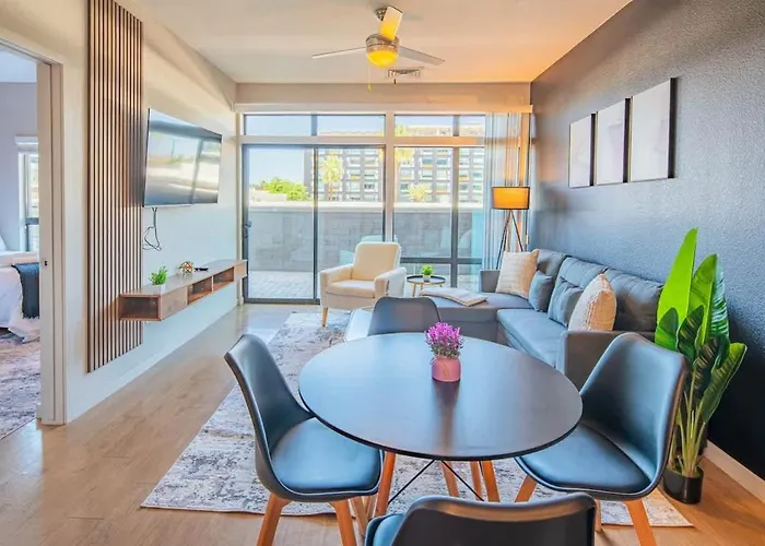 Homey 1Bd - Dt Phx - Parking, Gym, Pool - Sleeps 6