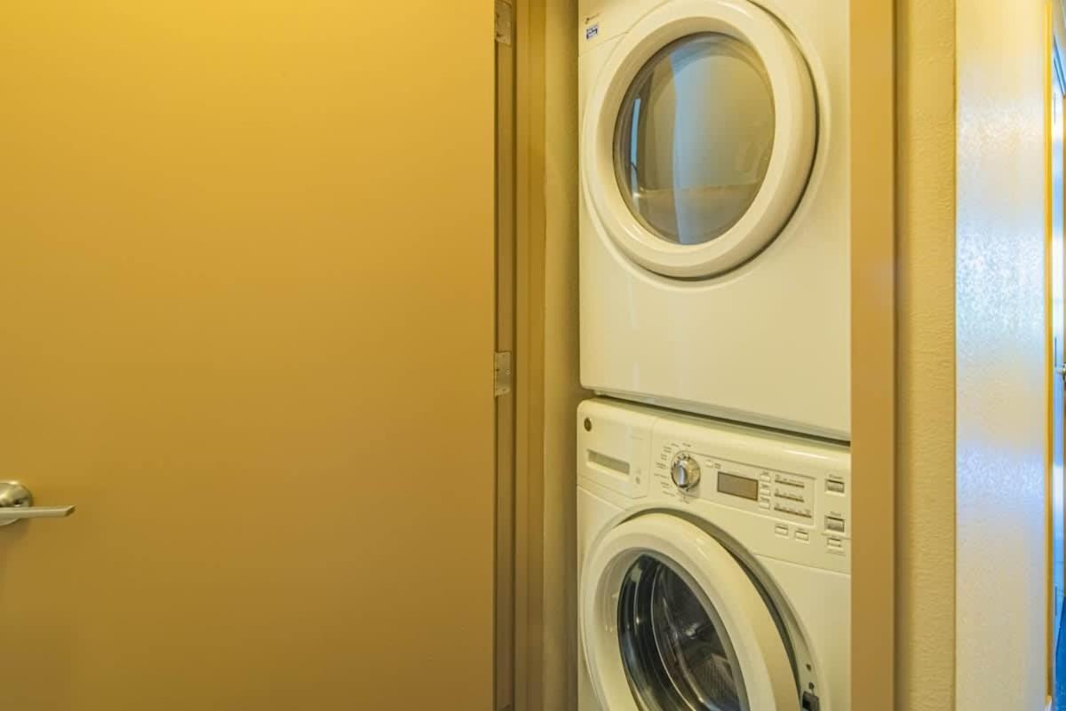 Homey 1bd - Dt Phx - Parking, Gym, Pool - Sleeps 6 Apartment *